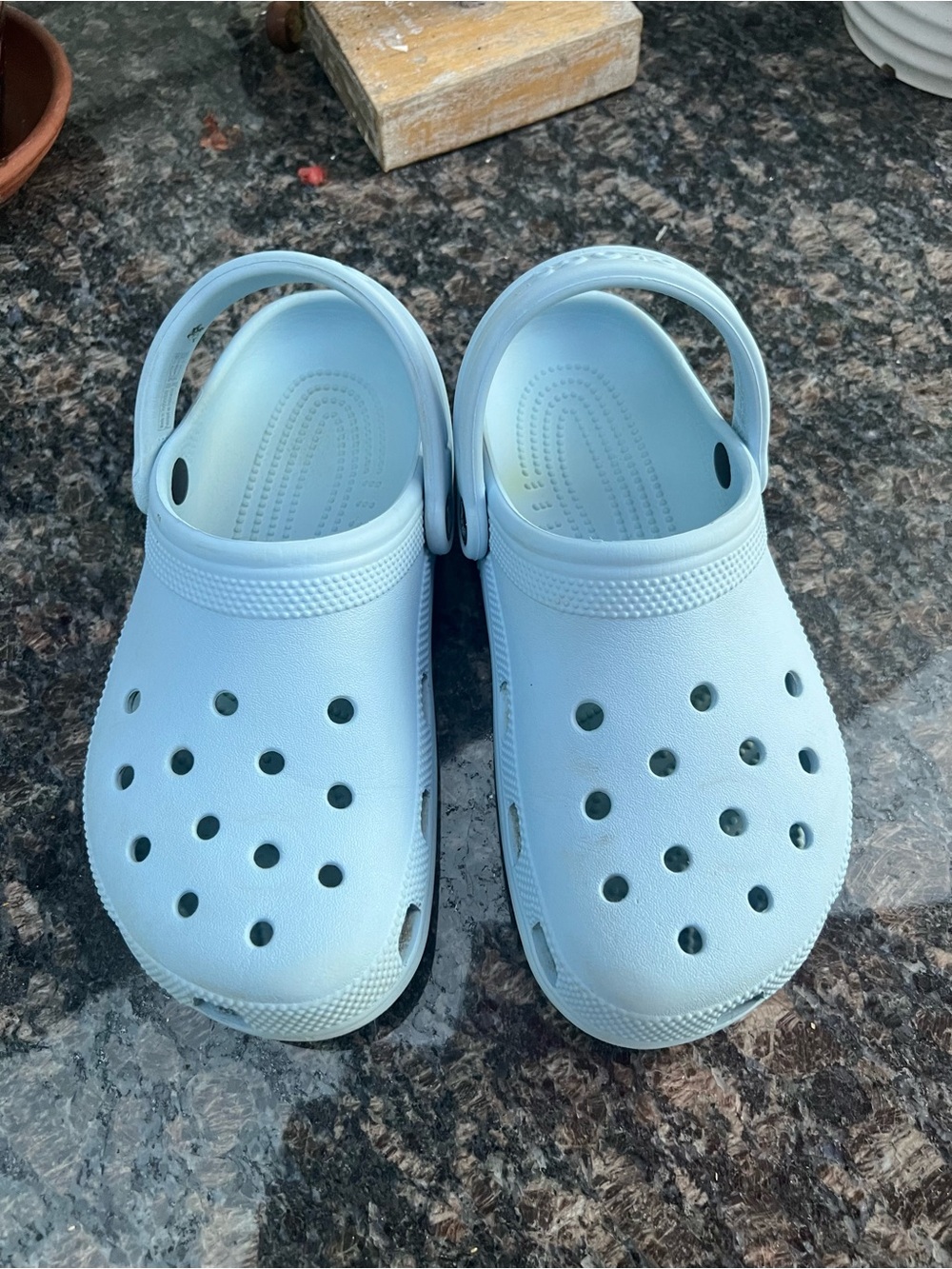 classic crocs women’s 8 / men’s 6 - light blue